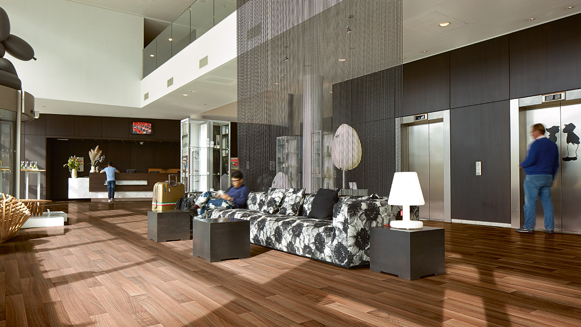 1180x664_Eternal_Wood_10232_Foyer